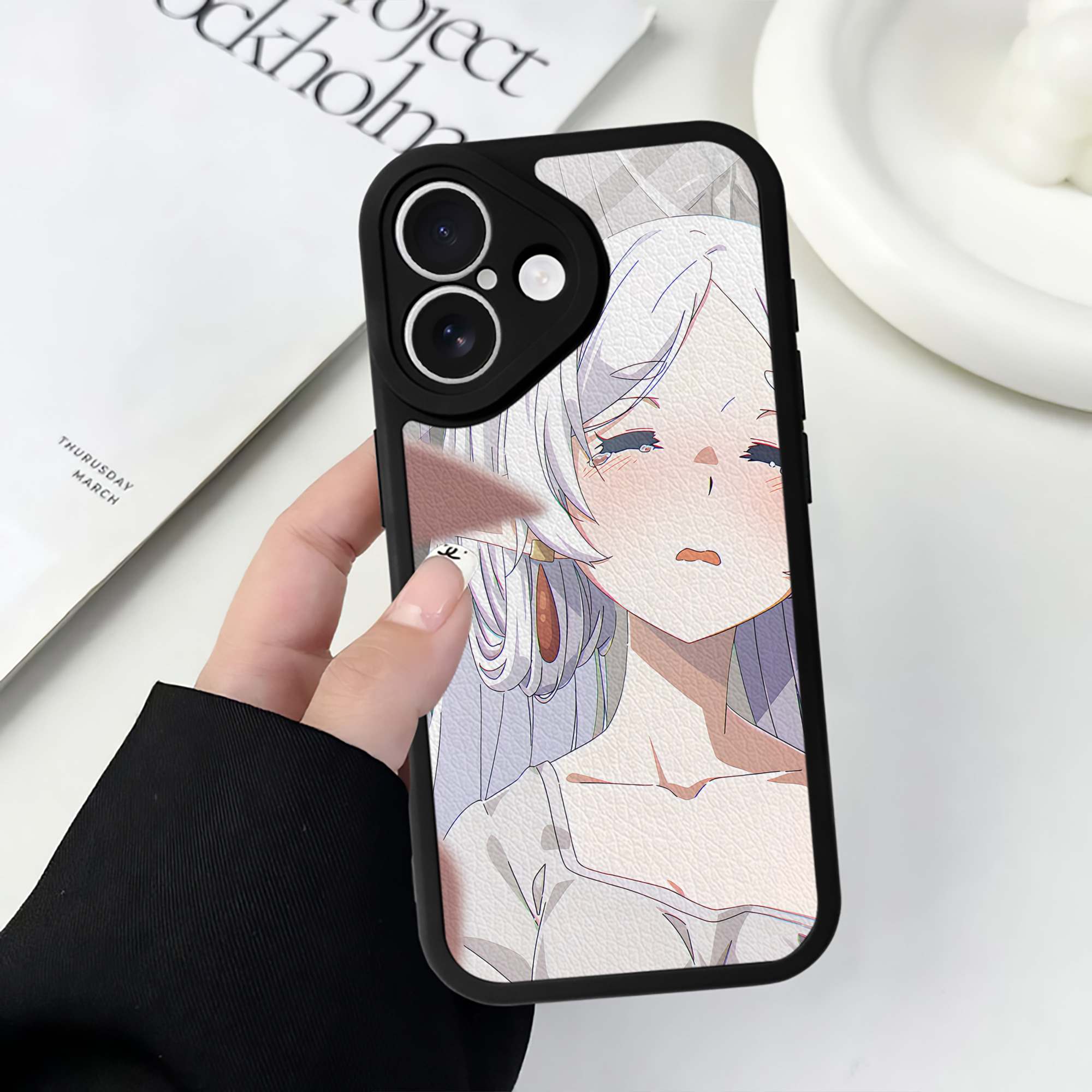 （画像用） 葬送のフリーレン Frieren 【iPhone 16シリーズ対応】シリコンスマホケース（レザー調） 材質：シリコン